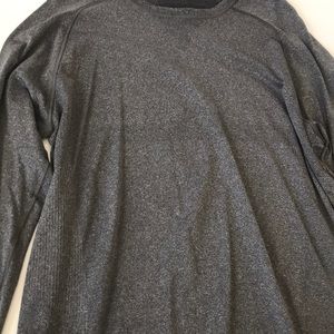 Lululemon men’s long sleeve gray shirt